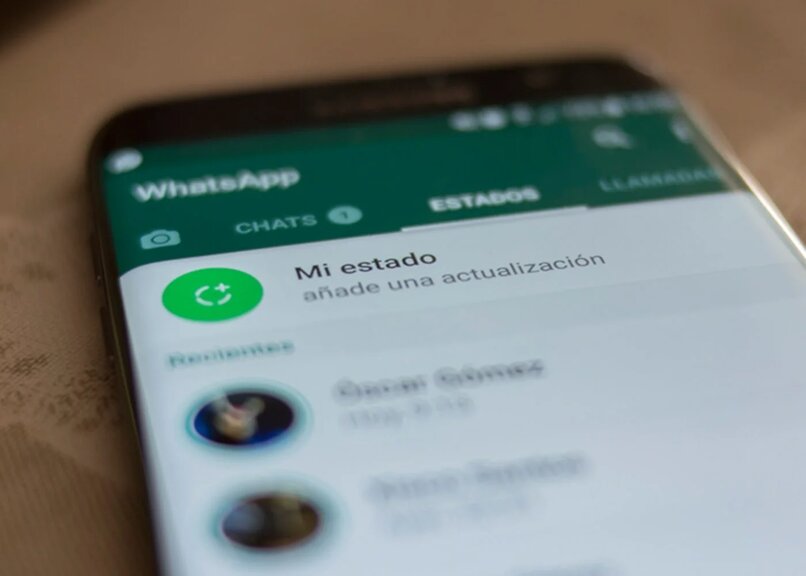 modifier le statut sur WhatsApp